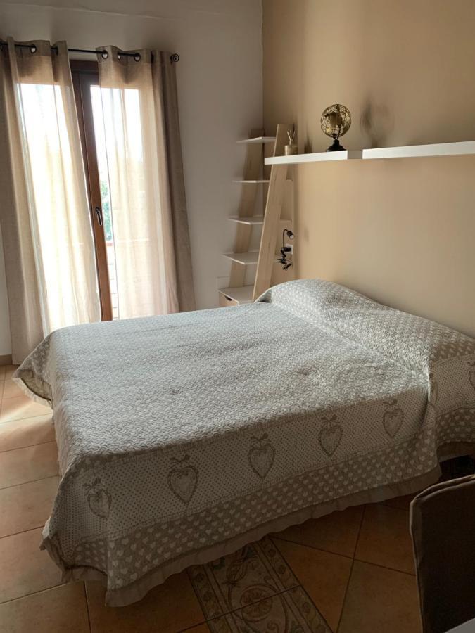 Bed And Breakfast Dolly SantʼAntìoco Buitenkant foto